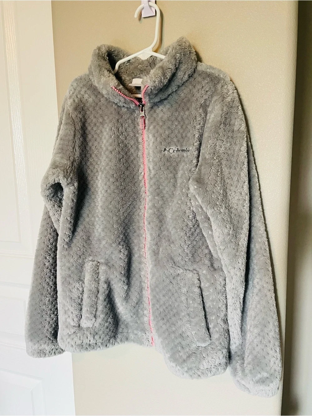 Columbia Big Girls' Fuzzy Grey Jacket.